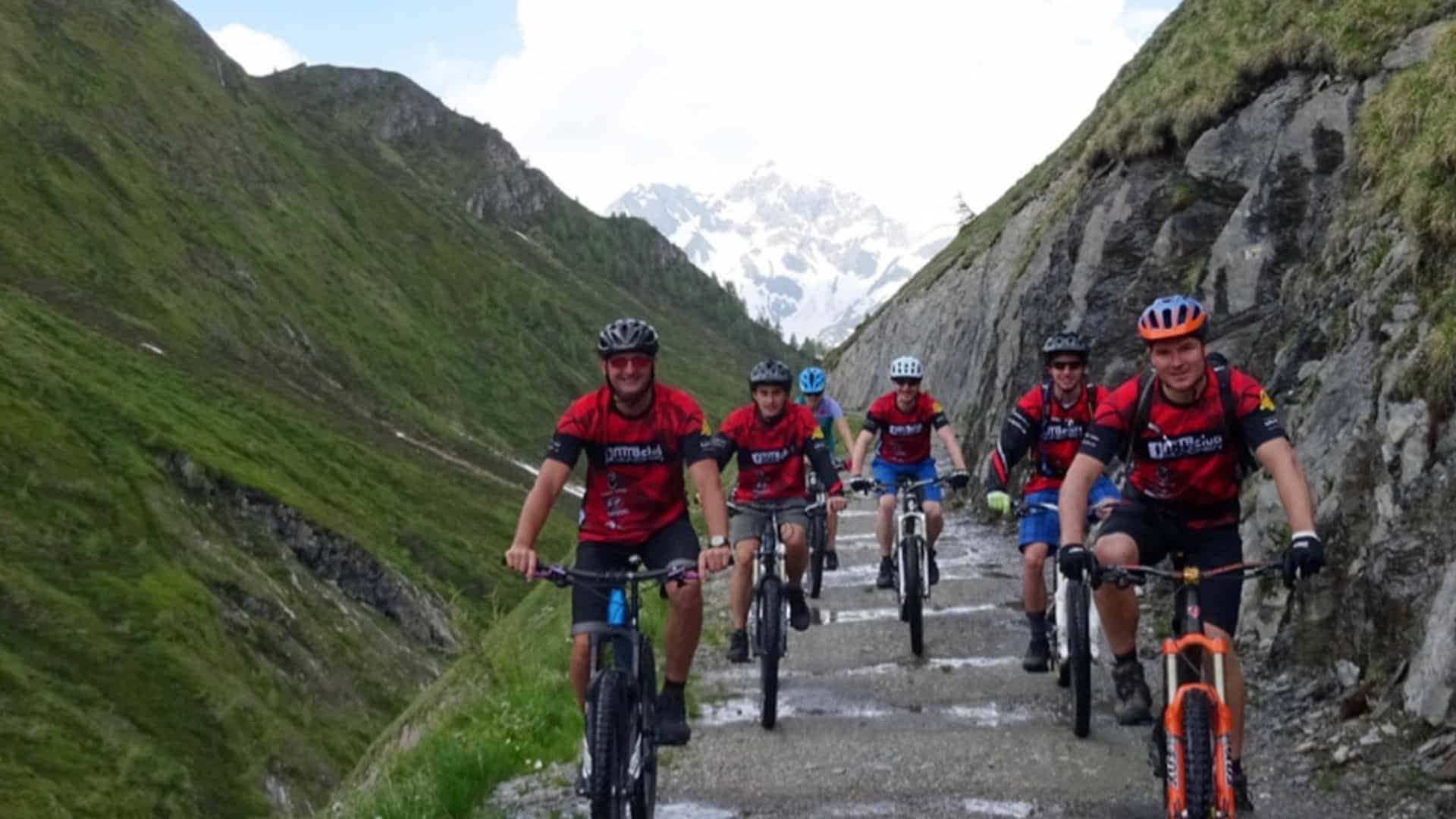 Mountainbiketour durch eine Schlucht
